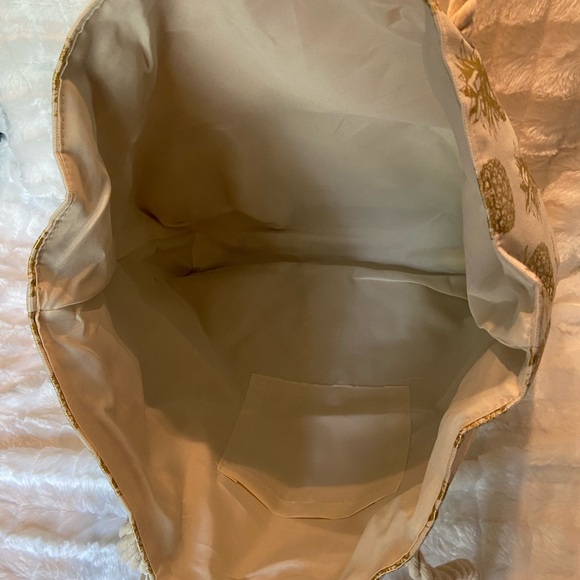 Caroline Hill Elegant Gold Pineapple Tote Bag - Picture 3 of 3